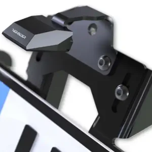 Bestseller Modellspezifischer Kennzeichenhalter inkl. Kennzeichenleuchte + Rückstrahler. Gefertigt aus schwarz pulverbeschichtetem Stahl und mit stufenlos verstellbarem Neigungswinkel. Inkl. Anbauteile, keine Eintragung beim TÜV erforderlich.