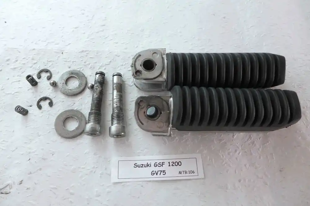 Suzuki GSF 1200 GV75A Soziusfußrasten Schnäppchen