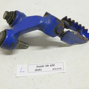 Suzuki DR 600 SN41 Rastenaufnahme und Fußrate Fahrer links Finale Aktion