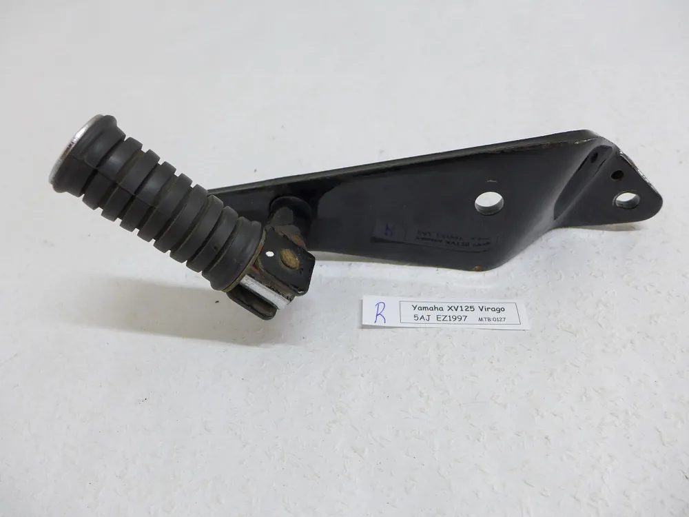 Yamaha XV 125 Virago Fußraste Sozius rechts mit Halterung Geprüft