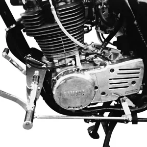 Fußrastenanlage 39 cm vorverlegt für Yamaha SR 500 TÜV Letzte Chance