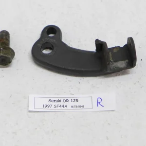 Suzuki DR 125 SF44 Fußrastenaufnahme Fahrer rechts Abverkauf