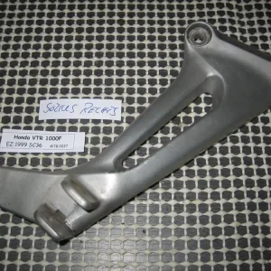 Versand Am Gleichen Tag Honda VTR 1000F Fußrastenaufnahme Sozius rechts