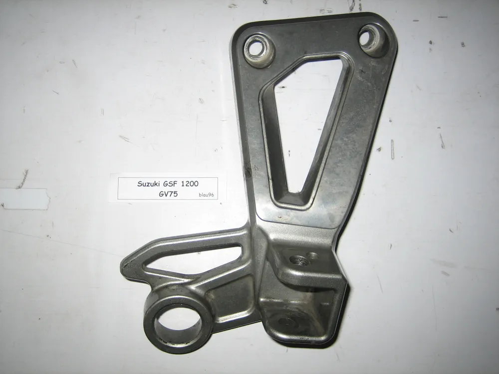 Suzuki GSF 1200 GV75A Fußrastenhalterung / Rastenaufnahme Sozius rechts Top-Preis