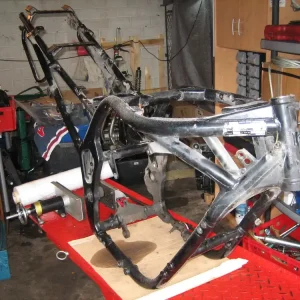 Neu Suzuki GSF 1200 GV75A Rahmen