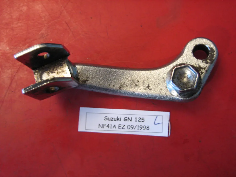 Preis Gesenkt Suzuki GN 125 NF41 Aufnahme Fußraste Fahrer links
