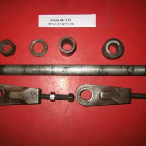 Expressversand Suzuki GN 125 NF41 Hinterachse mit Kettenspanner