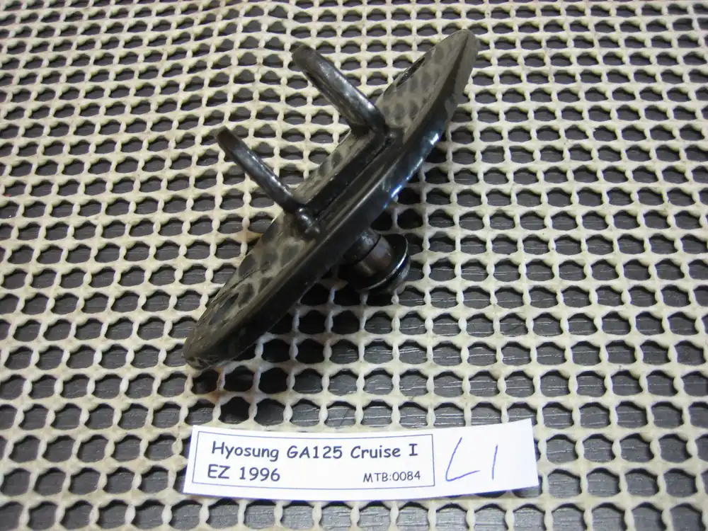 Gratis Versand Hyosung GA125 Cruise I Rastenaufnahme Fahrer links