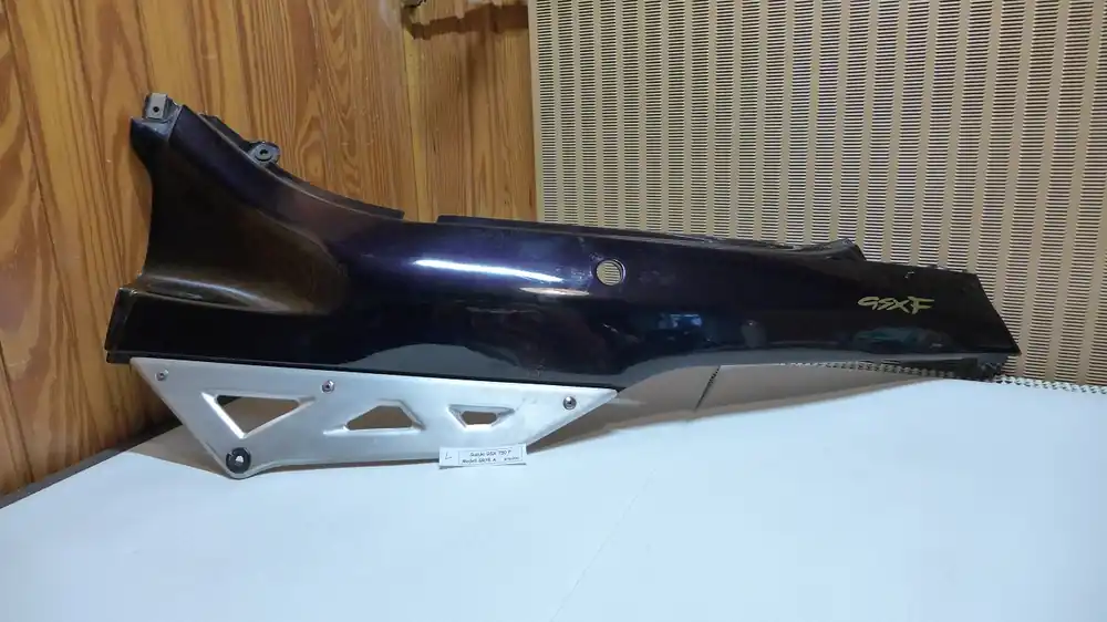 Mega-Angebot Suzuki GSX 750F GR78A Seitenverkleidung links