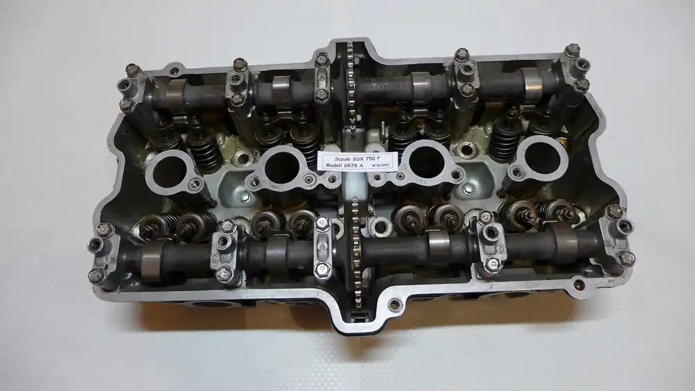 Suzuki GSX 750F GR78A Zylinderkopf Expressversand