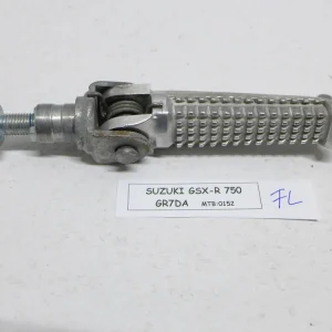 Suzuki GSX-R 750 GR7DA Fußraste Fahrer links Finale Aktion