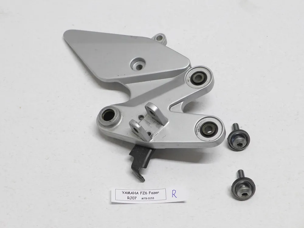 Yamaha FZ6 Fazer Rastenhalterung Fußrastenaufnahme Fahrer rechts Solange Der Vorrat Reicht