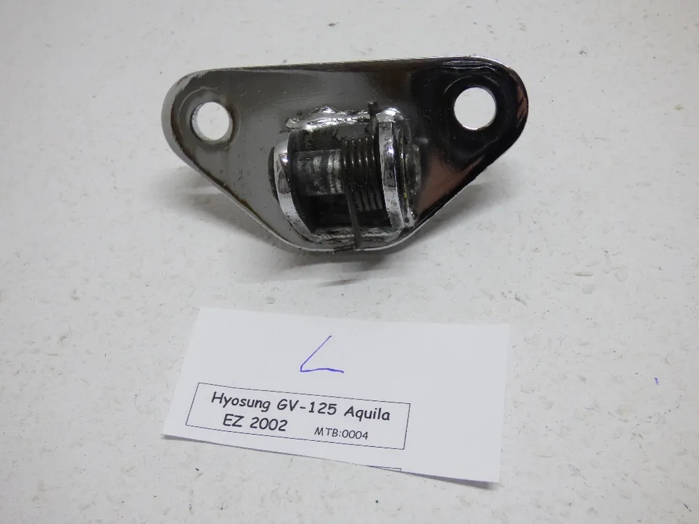 Must-Have Hyosung GV 125 Aquila Fußrastenhalterung Fahrer links