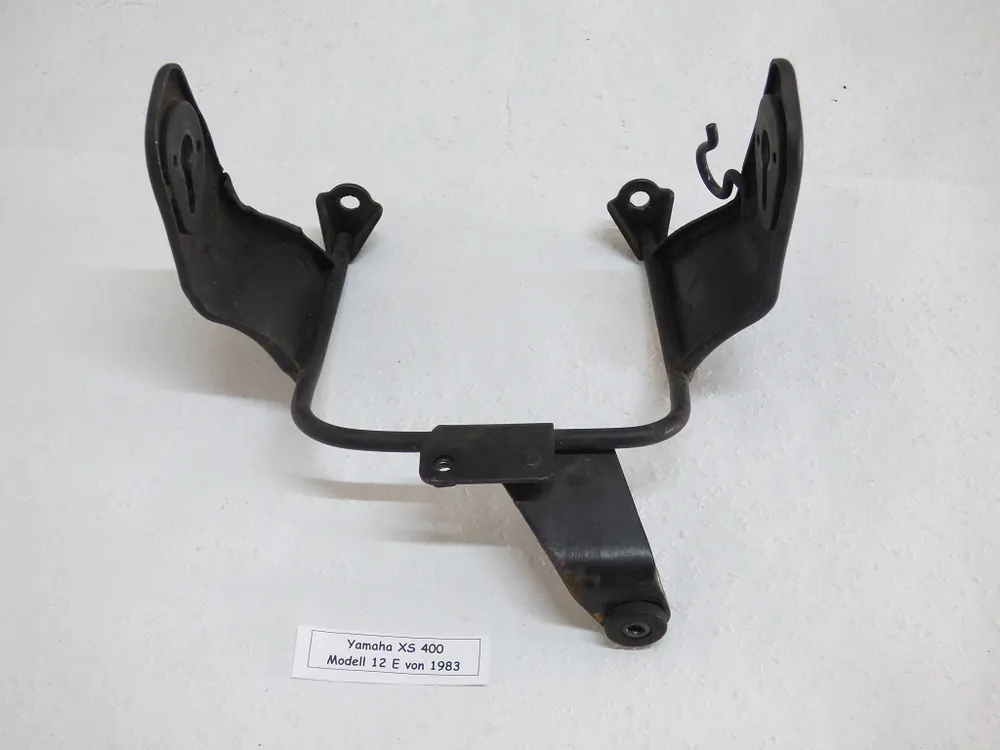Kostenloser Versand Yamaha XS 400 12E Scheinwerferhalterung