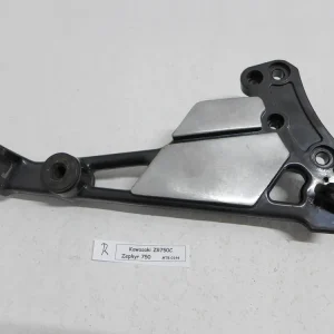 Kracherpreis Kawasaki Zephyr 750 ZR750C Fußrastenaufnahme rechts